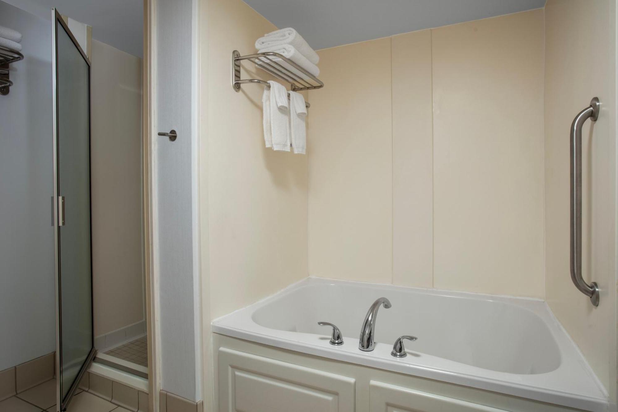 Hilton Garden Inn Fredericksburg Ngoại thất bức ảnh